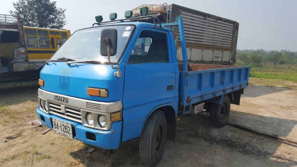 สี่ล้อ isuzu  เครื่อง 74 แรง เครื่องดีไม่มีไอ คันซีสวยภายในสวย รถขับดีพร้อมใช้งาน