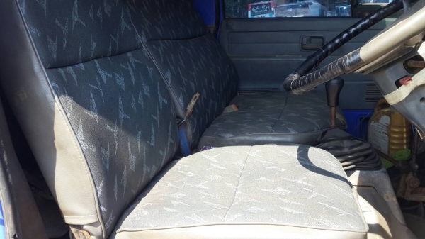 ขายหกล้อ NKR 110 ดั้ม สภาพพร้อมใช้งาน เครื่องเกียร์ดี คัชชีสวย เอกสารเล่มทะเบียนพร้อมโอน