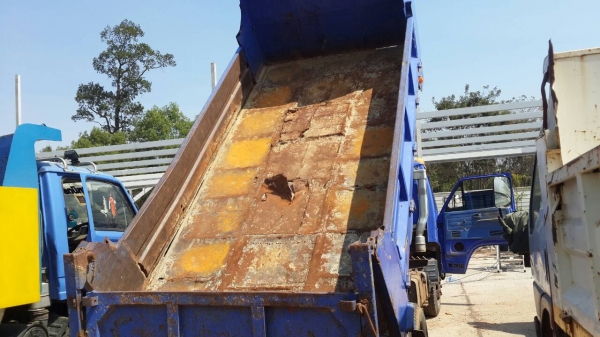 ขายหกล้อ NKR 110 ดั้ม สภาพพร้อมใช้งาน เครื่องเกียร์ดี คัชชีสวย เอกสารเล่มทะเบียนพร้อมโอน