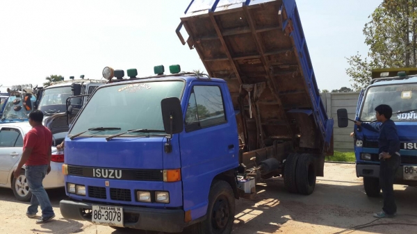 ขายหกล้อ NKR 110 ดั้ม สภาพพร้อมใช้งาน เครื่องเกียร์ดี คัชชีสวย เอกสารเล่มทะเบียนพร้อมโอน