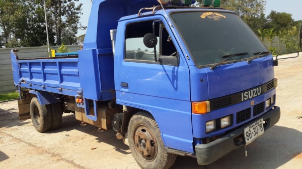 ขายหกล้อ NKR 110 ดั้ม สภาพพร้อมใช้งาน เครื่องเกียร์ดี คัชชีสวย เอกสารเล่มทะเบียนพร้อมโอน