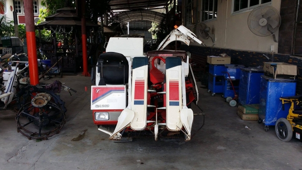รถเกี่ยวข้าวพร้อมนวดข้าวในตัว แบบนั่งขับ เก่าญี่ปุ่น  YANMAR รุ่น  CA14 เกี่ยวข้าว 2 แถว