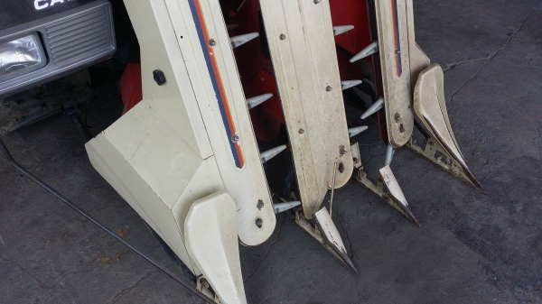รถเกี่ยวข้าวพร้อมนวดข้าวในตัว แบบนั่งขับ เก่าญี่ปุ่น  YANMAR รุ่น  CA210 เกี่ยวข้าว 3 แถว  มีท่อส่งข้าว  เพิ่มถังอุ้มข้าว สภาพสวย