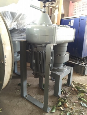 ขาย	ถังสแตนเลสเกรด 316 ขนาด 2,000 ลิตร พร้อมใบกวน สภาพสวย พร้อมใช้งาน