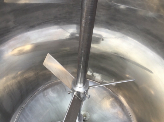 ขาย	ถังสแตนเลสเกรด 316 ขนาด 2,000 ลิตร พร้อมใบกวน สภาพสวย พร้อมใช้งาน