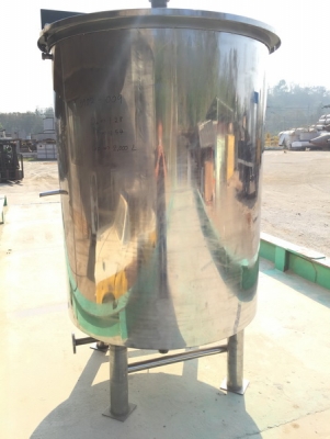 ขาย	ถังสแตนเลสเกรด 316 ขนาด 2,000 ลิตร พร้อมใบกวน สภาพสวย พร้อมใช้งาน