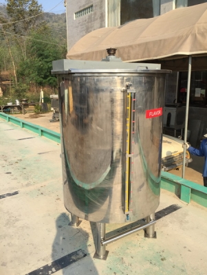 ขาย	ถังสแตนเลสเกรด 316 ขนาด 2,000 ลิตร พร้อมใบกวน สภาพสวย พร้อมใช้งาน
