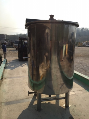 ขาย	ถังสแตนเลสเกรด 316 ขนาด 2,000 ลิตร พร้อมใบกวน สภาพสวย พร้อมใช้งาน