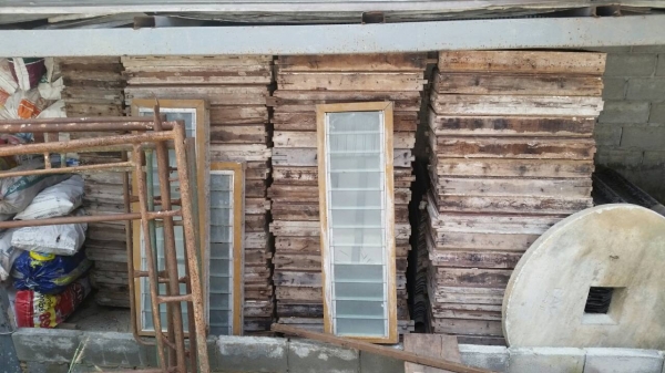 ชุดบานเกร็ดกระจกชาไม้แดง ชุดบานเกร็ดกระจกชาไม้แดง