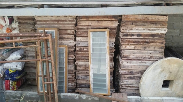 ชุดบานเกร็ดกระจกชาไม้แดง ชุดบานเกร็ดกระจกชาไม้แดง