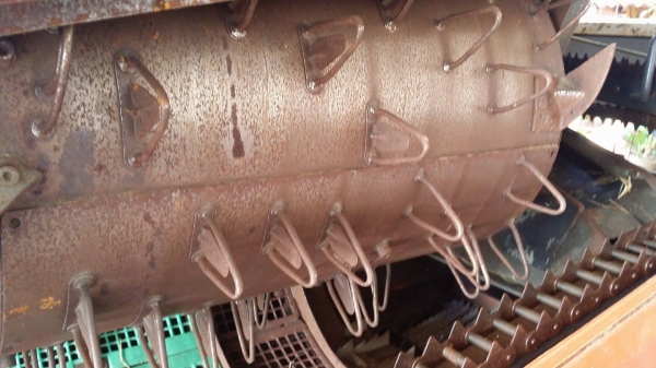 รถเกี่ยวข้าวพร้อมนวดข้าวในตัว แบบนั่งขับ เก่าญี่ปุ่น  KUBOTA รุ่น AR218  เกี่ยวข้าว 2 แถว  มีชุดเกี่ยวข้าวล้ม สภาพสวย