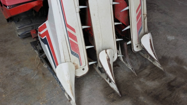 รถเกี่ยวข้าวพร้อมนวดข้าวในตัว แบบนั่งขับ เก่าญี่ปุ่น  MITSUBISHI   รุ่น MC20G เกี่ยวข้าว 3 แถว มีท่อส่งข้าว สภาพสวย