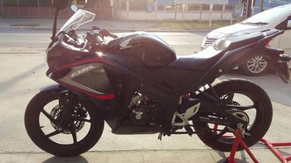 Honda Cbr 150i สีดำ สภาพป้ายแดง รถ 4 เดือน ใช้งานน้อย 491 กม สวย ๆ