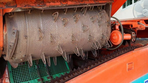 รถเกี่ยวข้าวพร้อมนวดข้าวในตัว แบบนั่งขับ เก่าญี่ปุ่น  KUBOTA   รุ่น SR35 เกี่ยวข้าว 3 แถว มีท่อส่งข้าว สภาพสวย