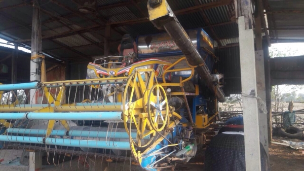 ขายเจ้าช้างไวไฟ รุ่นลุยทุ่ง 2015 รถ 2 ปี เกี่ยวได้ พันกว่าไร่