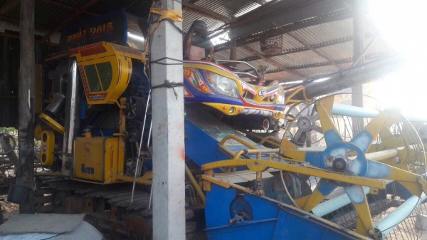 ขายเจ้าช้างไวไฟ รุ่นลุยทุ่ง 2015 รถ 2 ปี เกี่ยวได้ พันกว่าไร่