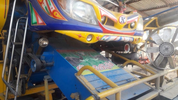 ขายเจ้าช้างไวไฟ รุ่นลุยทุ่ง 2015 รถ 2 ปี เกี่ยวได้ พันกว่าไร่