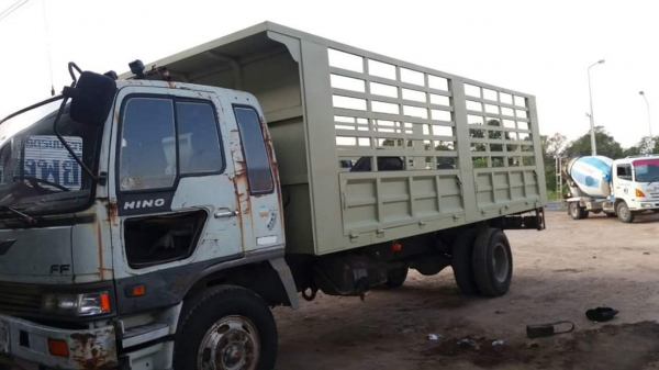 ขายรถ6ล้อใหญ่ เครื่อง195แรง ยาว6.50เมตร ปี39 เอกสารพร้อมโอน สนใจโทร 090-8588220คุณนะ 093-3258446คุณบิว หรือเข้าดูสินค้าอื่นๆได้ที่ www.truck.in.th/498 หรือเพจFacebook ณรงค์ ซื้อขายรถมือสอง (เว็บไซต์ส่วนตัว) หรือFacebook คุณนะ รถบรรทุก