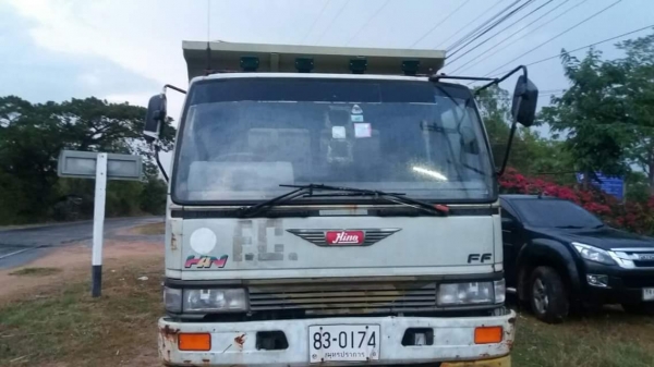 ขายรถ6ล้อใหญ่ เครื่อง195แรง ยาว6.50เมตร ปี39 เอกสารพร้อมโอน สนใจโทร 090-8588220คุณนะ 093-3258446คุณบิว หรือเข้าดูสินค้าอื่นๆได้ที่ www.truck.in.th/498 หรือเพจFacebook ณรงค์ ซื้อขายรถมือสอง (เว็บไซต์ส่วนตัว) หรือFacebook คุณนะ รถบรรทุก