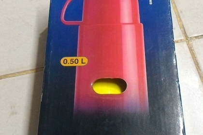 กระติกน้ำ Nettuno ระบบสุญญากาศเก็บความร้อน - เย็น ขนาด 0.5 ลิตร ตัวกระติกเป็นสีเหลือง มีฝาที่ใช้เป็นแก้วได้