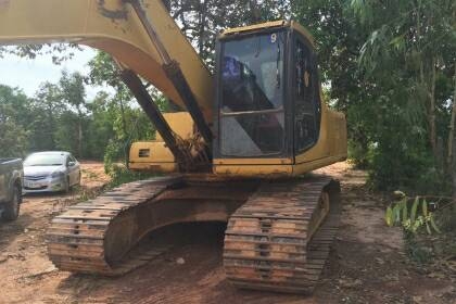 ขาย 675,000 รถแบคโฮ KOMATSU pc 200-6ไฟฟ้าครบเอวแน่นช่วงล่างเต็มรถสวยพร้อมใช้เอกสารเล่มทะเบียนพร้อมโอน 090-772-3710 090-772-3708