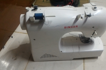 จักรเย็บผ้า SINGER กระเป๋าหิ้วตัวใหญ่ รุ่น Inspiration เย็บได้หลายรูปแบบรวมถึงรั่งดุม ใช้ไฟบ้าน 220 V. ได้เลย ใช้งานง่าย