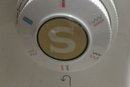 จักรเย็บผ้า SINGER กระเป๋าหิ้วตัวใหญ่ รุ่น Inspiration เย็บได้หลายรูปแบบรวมถึงรั่งดุม ใช้ไฟบ้าน 220 V. ได้เลย ใช้งานง่าย