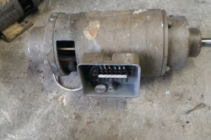 มอเตอร์เกียร์ทดDC ยี่ห้อ MIKI  ขนาด 200 W. อัตราที่ 25 : 1 แรงบิดสูง มีเอ็นโค้ดเดอร์นับรอบที่ส่วนท้าย