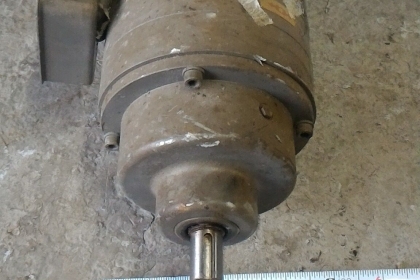 มอเตอร์เกียร์ทดDC ยี่ห้อ MIKI  ขนาด 200 W. อัตราที่ 25 : 1 แรงบิดสูง มีเอ็นโค้ดเดอร์นับรอบที่ส่วนท้าย