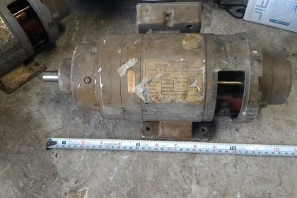 มอเตอร์เกียร์ทดDC ยี่ห้อ MIKI  ขนาด 200 W. อัตราที่ 25 : 1 แรงบิดสูง มีเอ็นโค้ดเดอร์นับรอบที่ส่วนท้าย