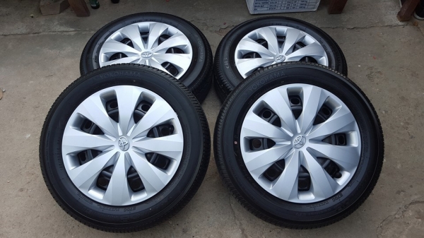 ขายล้อกระทะพร้อมยาง ยาริสถอดป้ายแดง ขอบ 15 4 วง ราคา 5,500 บาท