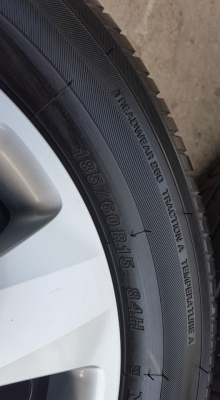 ขายล้อกระทะพร้อมยาง ยาริสถอดป้ายแดง ขอบ 15 4 วง ราคา 5,500 บาท