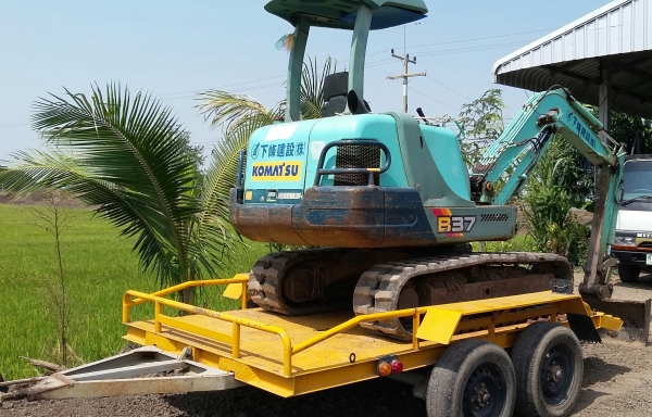 ขาย yanmar B37-2 ปั๊มนิ้ว คอนโทล น้ำมันเทียบเท่า pc 35 พร้อมรถลากจูง สภาพสวยๆ ขาย yanmar B37-2 ปั๊มนิ้ว คอนโทล น้ำมันเทียบเท่า pc 35 พร้อมรถลากจูง สภาพสวยๆ