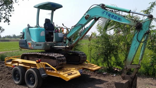 ขาย yanmar B37-2 ปั๊มนิ้ว คอนโทล น้ำมันเทียบเท่า pc 35 พร้อมรถลากจูง สภาพสวยๆ