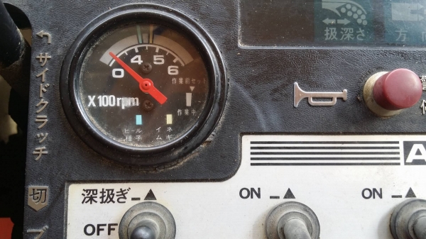 รถเกี่ยวข้าวพร้อมนวดข้าวในตัว แบบนั่งขับ เก่าญี่ปุ่น SHIBAURA  รุ่น CX11 เกี่ยวข้าว 2 แถว สภาพดี