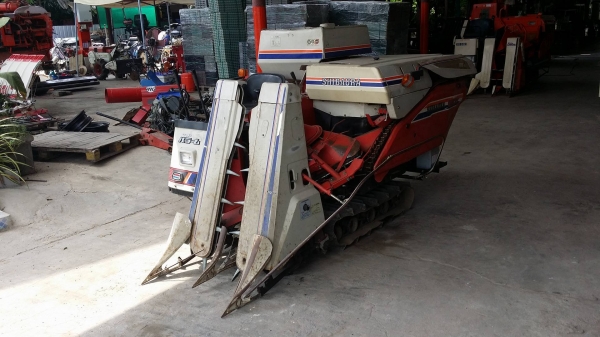 รถเกี่ยวข้าวพร้อมนวดข้าวในตัว แบบนั่งขับ เก่าญี่ปุ่น SHIBAURA  รุ่น CX11 เกี่ยวข้าว 2 แถว สภาพดี