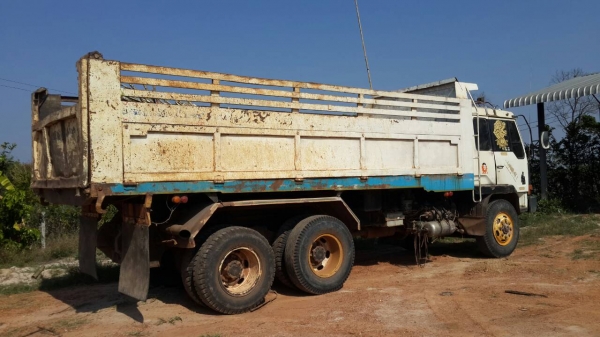 ขายด่วน MITSUBISHI FN527F6XXX สภาพพร้อมใช้งาน เครื่องเกียร์ดี คัชชีสวย ยางพร้อมใช้ เอกสารพร้อมโอน