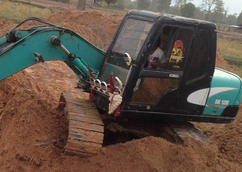 **680,000 บ.ต่อรอง/// แบคโฮ KOBELCO SK100 MARK V(5) Super ไฟครบ อินวอย **ขาย KOBELCO MARK-5 SK100 ซุปเปอร์ แบคโฮ100 สภาพดี พร้อมใช้งาน เอกสารอินวอย HYD.EXCAVATOR KOBELCO SK100 MARK V(5) SUPER ไฟฟ้าครบ เครื่องเดิม ปั้มเดิม ครับ เครื่อง ISUZU 4BG1-4สูบ 78HP