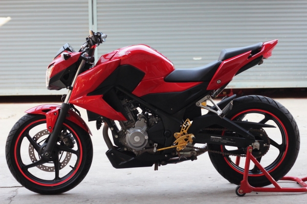 <เอิร์ท พิดโลก>ขาย cb300f ปี2014