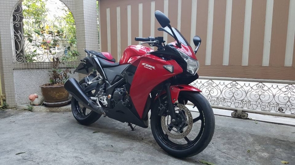 ขออนุญาติขาย HONDA CBR 250R ทะเบียนเลขสวย เลข 5 ฟรีค่าโอน