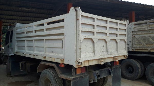 รถอีซูซุ 6 ล้อดั้ม FTR  195 แรงม้า. ปี 40   สนใจติดต่อ  081 - 6079515