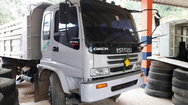 รถอีซูซุ 6 ล้อดั้ม FTR  195 แรงม้า. ปี 40   สนใจติดต่อ  081 - 6079515