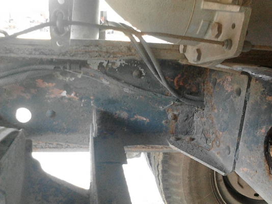 รถอีซูซุ 10 ล้อ บรรทุกน้ำมัน  JCM 175 แรงม้า.   สนใจติดต่อ  081 - 6079515