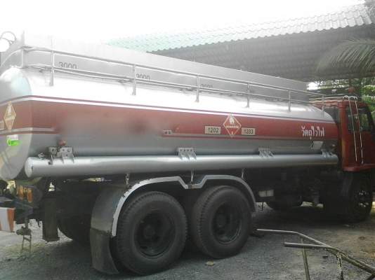 รถอีซูซุ 10 ล้อ บรรทุกน้ำมัน  JCM 175 แรงม้า.   สนใจติดต่อ  081 - 6079515