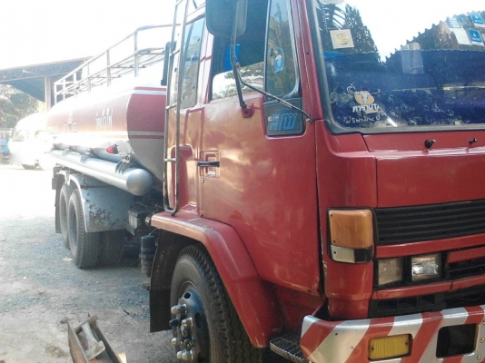 รถอีซูซุ 10 ล้อ บรรทุกน้ำมัน  JCM 175 แรงม้า.   สนใจติดต่อ  081 - 6079515