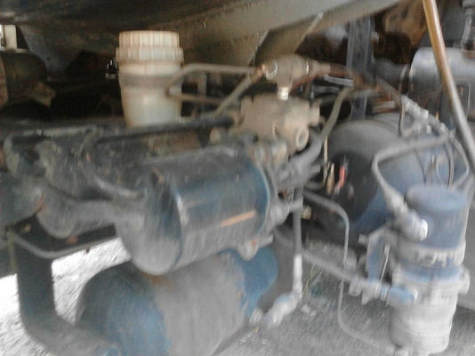 รถอีซูซุ 10 ล้อ บรรทุกน้ำมัน  JCM 175 แรงม้า.   สนใจติดต่อ  081 - 6079515