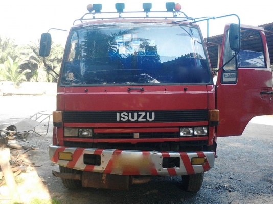 รถอีซูซุ 10 ล้อ บรรทุกน้ำมัน  JCM 175 แรงม้า.   สนใจติดต่อ  081 - 6079515