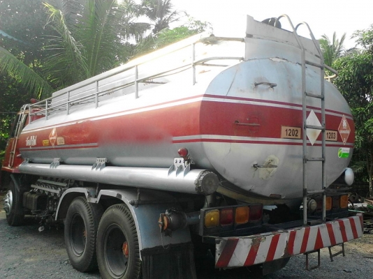 รถอีซูซุ 10 ล้อ บรรทุกน้ำมัน  JCM 175 แรงม้า.   สนใจติดต่อ  081 - 6079515