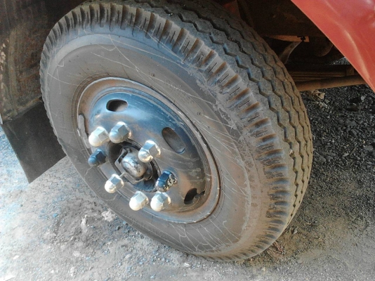 รถอีซูซุ 10 ล้อ บรรทุกน้ำมัน  JCM 175 แรงม้า.   สนใจติดต่อ  081 - 6079515