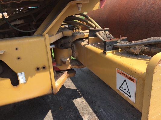 ขาย รถบด CAT  - CS533E.  ( รถทำงาน 1,xxx ชม. )    สนใจติดต่อ  081 - 6079515